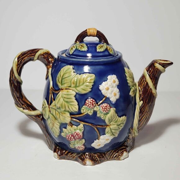 Majolica Teapot Berries Flowers - Picture 6 of 10